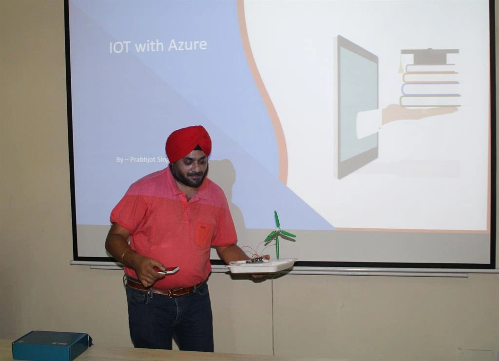 Prabhjot delivering his session