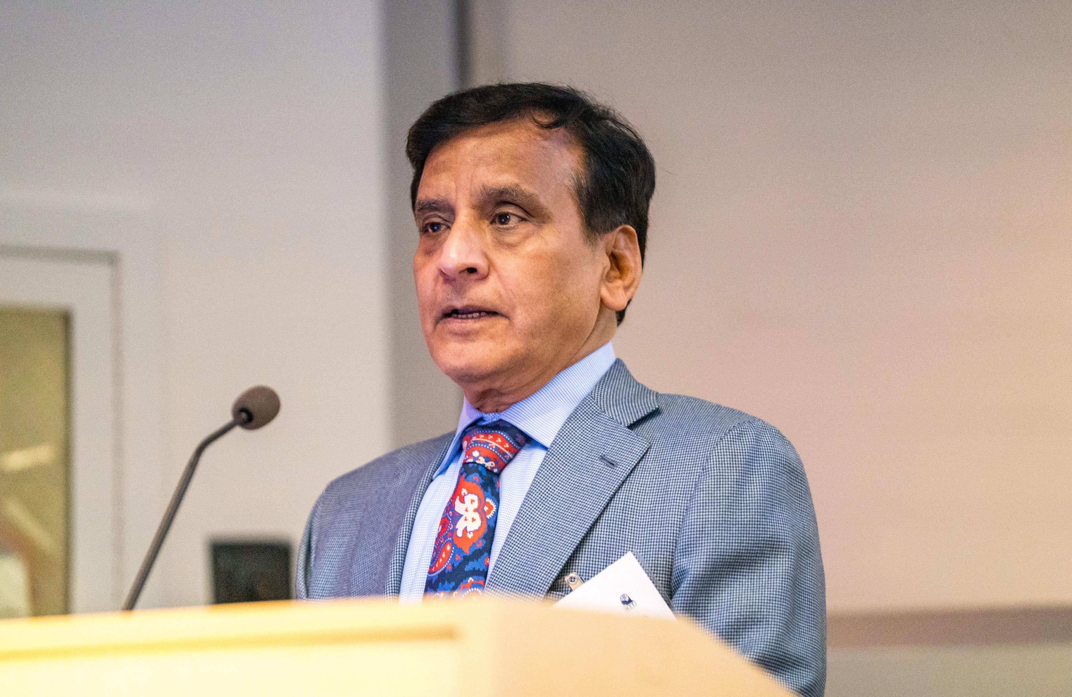 Dr Samin Sharma